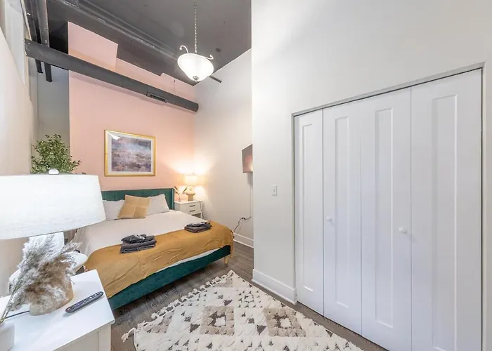 Modern 3br In South Loop With Optional Parking And Gym Access Near Mccormick Place, Chinatown And Soldier Field Chicago