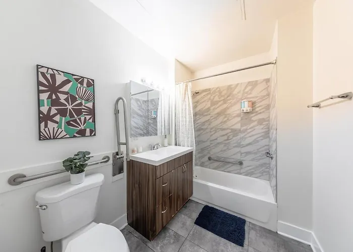 Modern 3br In South Loop With Optional Parking And Gym Access Near Mccormick Place, Chinatown And Soldier Field