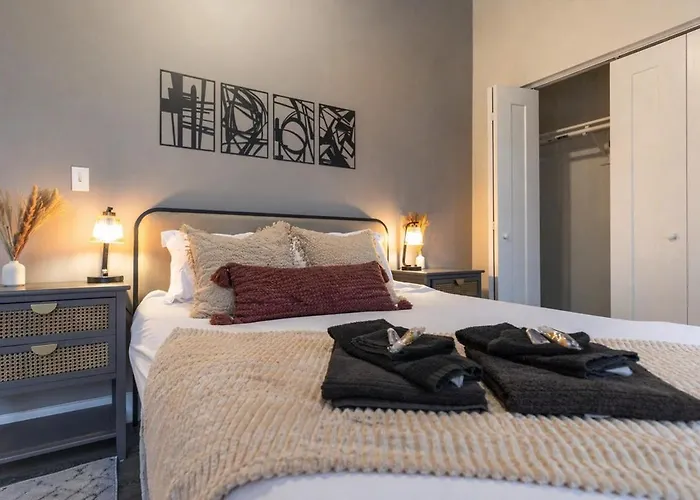 Modern 3br In South Loop With Optional Parking And Gym Access Near Mccormick Place, Chinatown And Soldier Field