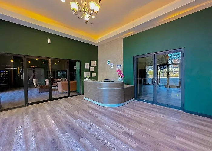Modern 3br In South Loop With Optional Parking And Gym Access Near Mccormick Place, Chinatown And Soldier Field