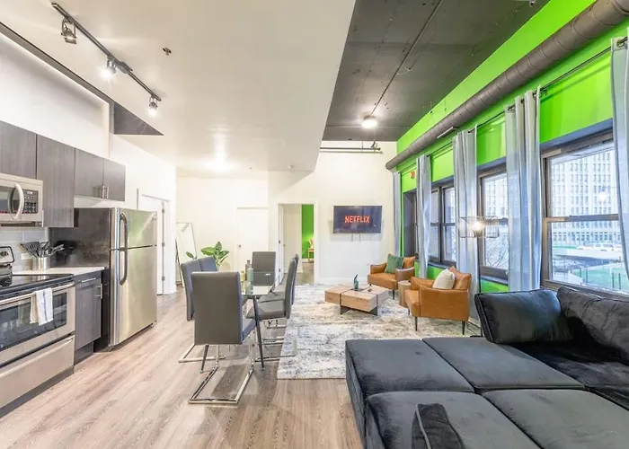 Modern 3br In South Loop With Optional Parking And Gym Access Near Mccormick Place, Chinatown And Soldier Field *